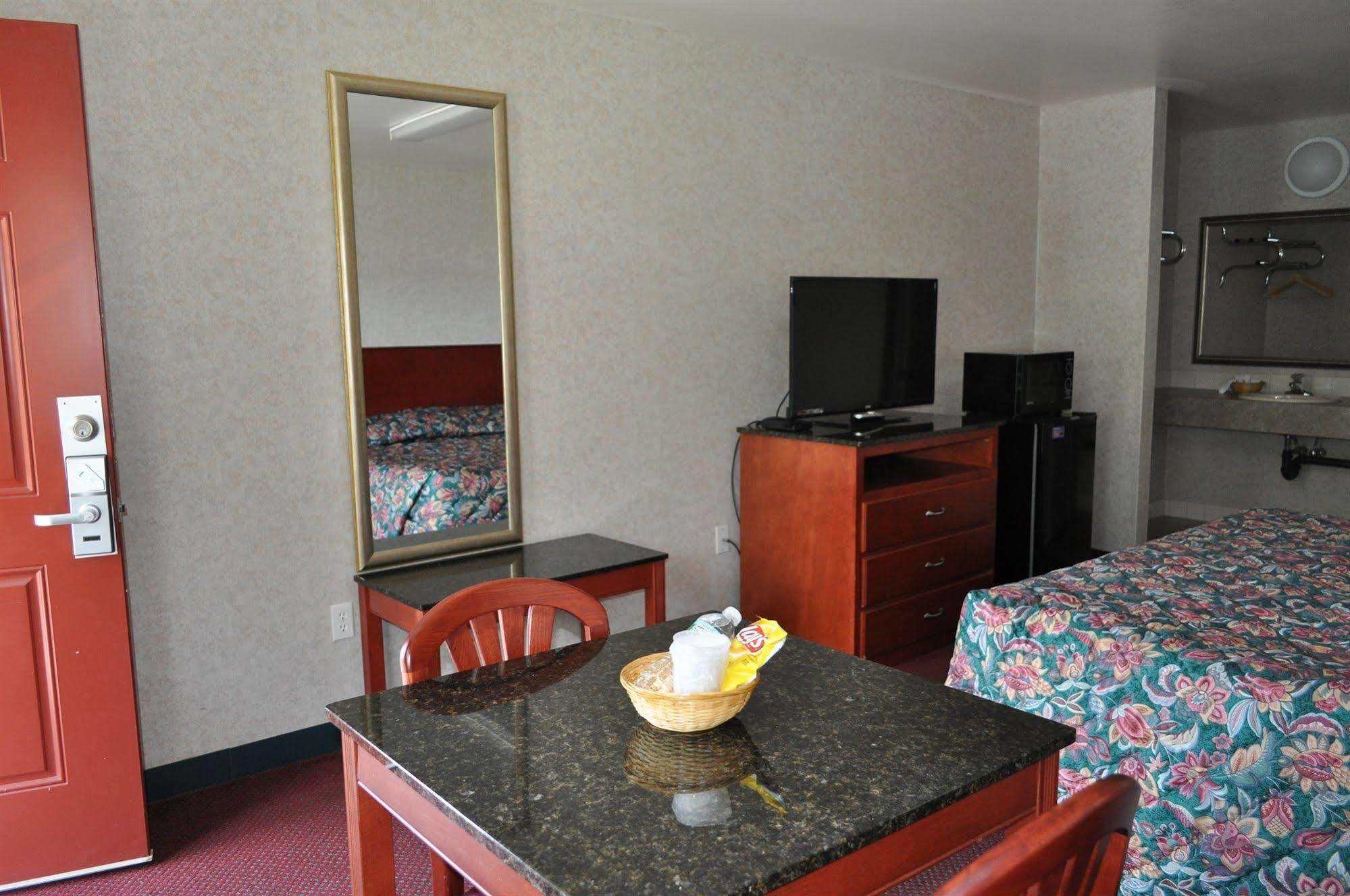 Atrium Inn & Suites Галуоей Екстериор снимка