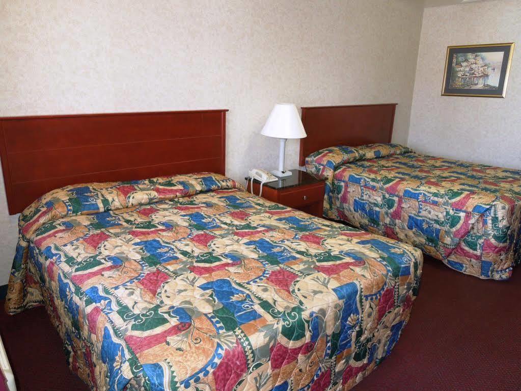 Atrium Inn & Suites Галуоей Екстериор снимка
