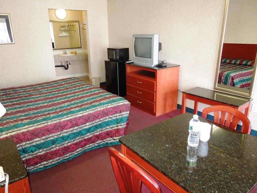 Atrium Inn & Suites Галуоей Екстериор снимка