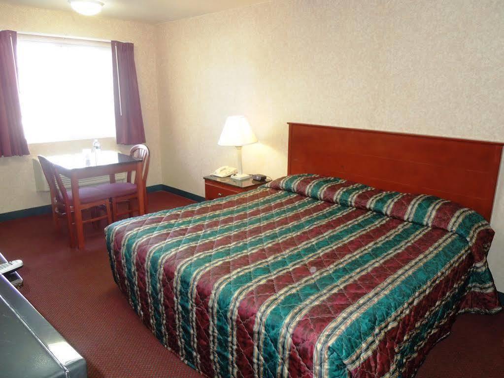 Atrium Inn & Suites Галуоей Екстериор снимка