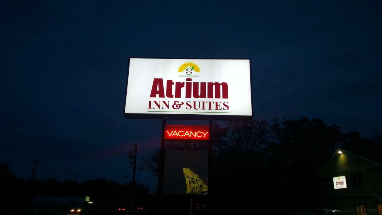 Atrium Inn & Suites Галуоей Екстериор снимка