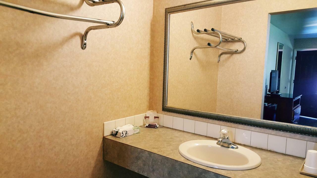 Atrium Inn & Suites Галуоей Екстериор снимка