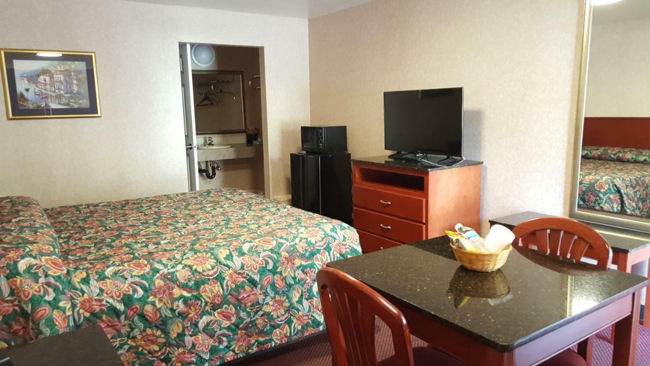 Atrium Inn & Suites Галуоей Екстериор снимка